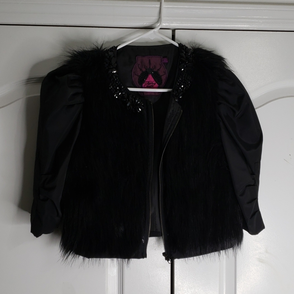 Feaircoat with long sleeve